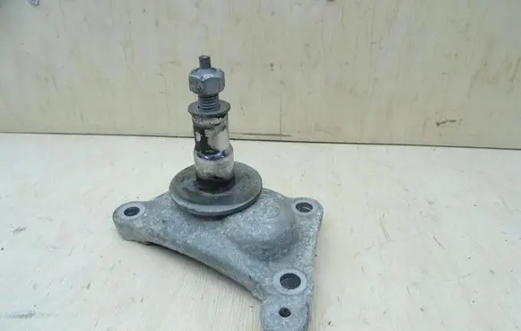 Citroen DS4 Gearbox mounting bracket