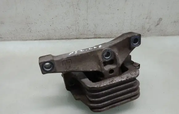 Engine mount bracket