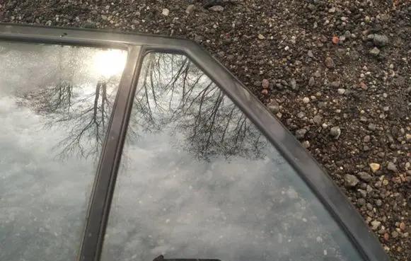 Toyota Avensis T250 Rear vent window glass as2