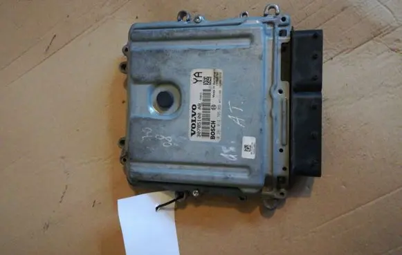 Volvo XC70 Engine control unit/module 30785100AB 0281012765