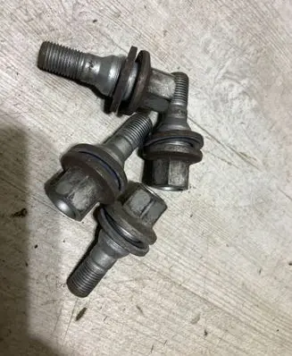 Opel Crossland X Nuts/bolts 