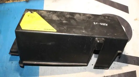 Volvo XC90 Battery tray 8697004