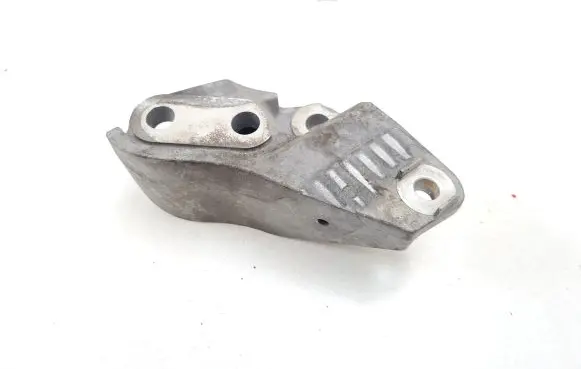 Nissan Murano Z51 Engine mounting bracket