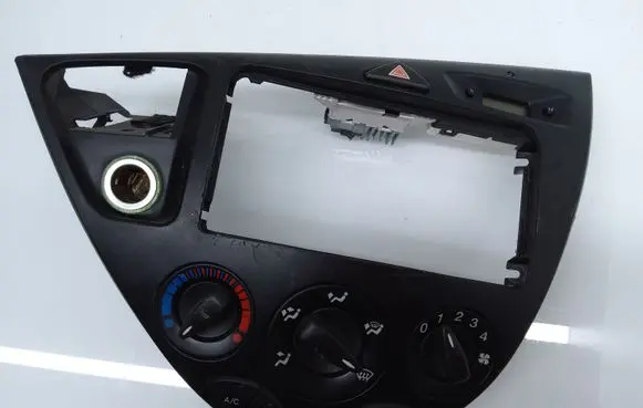 Ford Focus Climate control unit A047A04