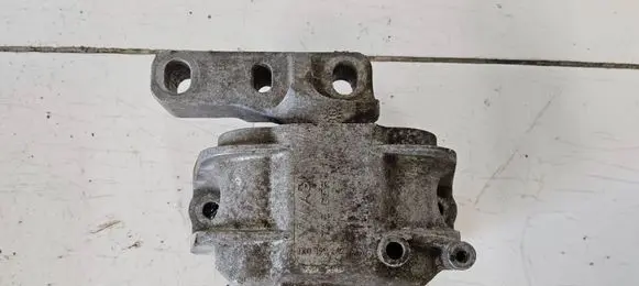 Volkswagen PASSAT B6 Engine mount bracket 1K0199262