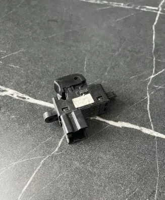 Nissan Qashqai Electric window control switch 25411-j0000