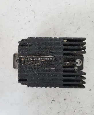 Mercedes-Benz E W210 Fan control module A0275457732