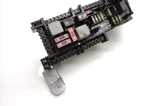 Mercedes-Benz C W204 Fuse module 0-1670658-1