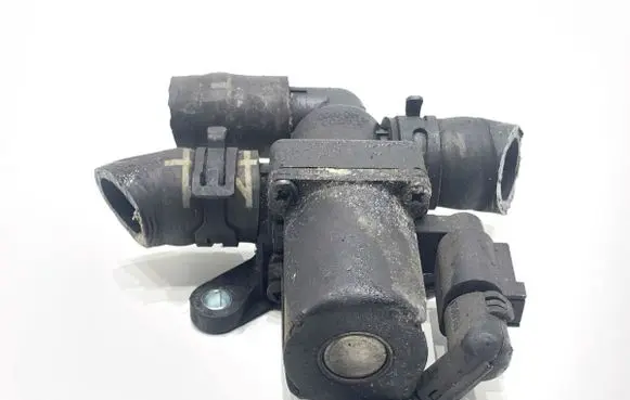 Volkswagen Touran I Coolant heater control valve 1T0820036C