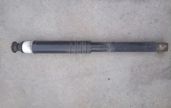Renault Captur Rear shock absorber/damper 562107338R