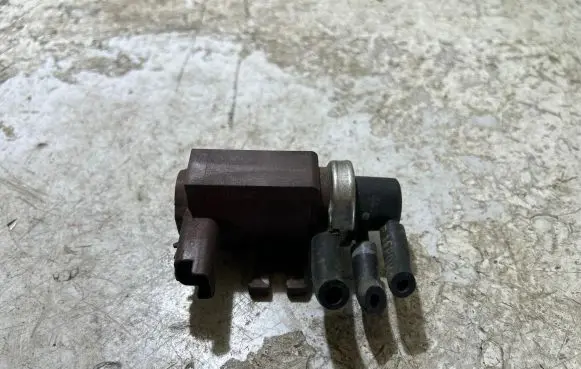 Ford Focus Turbo solenoid valve 9652570180