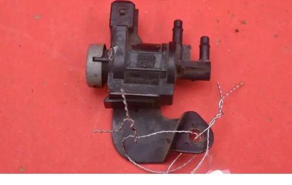 Volkswagen PASSAT B5.5 Vacuum valve 1J0906283A