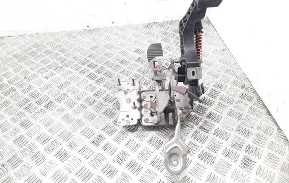 Peugeot 307 Pedal assembly 9646770780