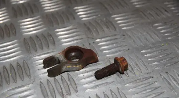 Volkswagen II LT Fuel Injector clamp holder 65300200