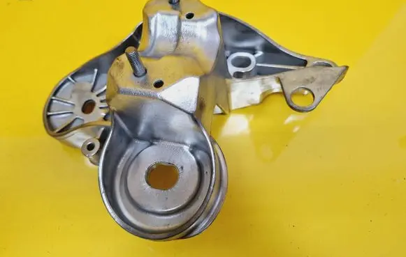Audi A6 S6 C6 4F Engine mounting bracket 4F0199351H