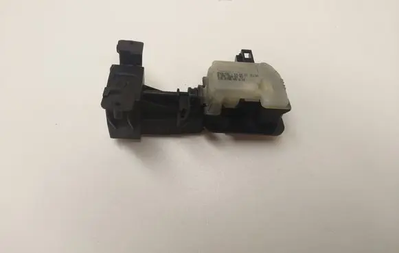 Fuel tank cap lock