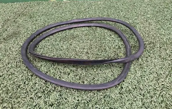 Opel Movano B Rubber seal front door window/glass 93168082
