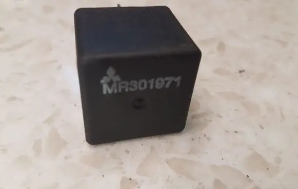 Mitsubishi Pajero Other relay MR301971