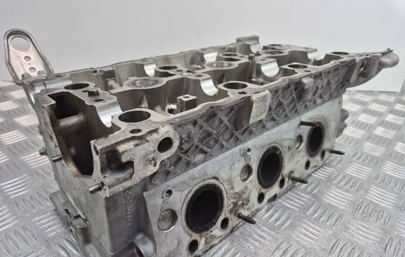 Mercedes-Benz C W204 Engine head R2720162501