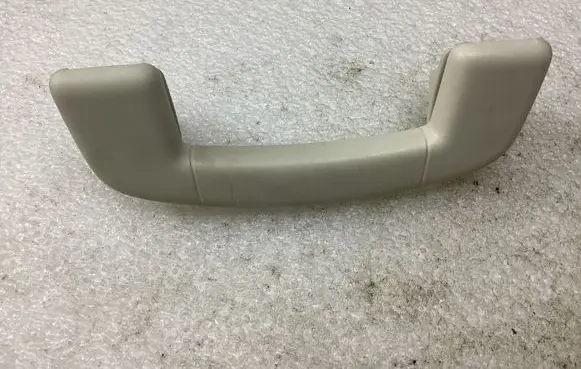 Volkswagen PASSAT B8 Front interior roof grab handle 8209498098