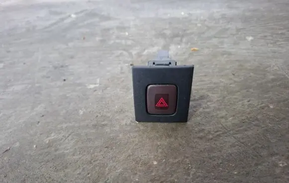 Volvo XC70 Hazard light switch 30710106 07W472