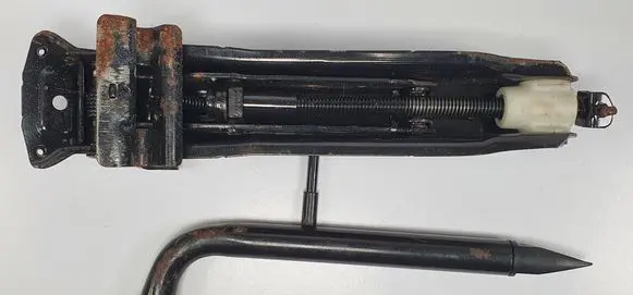 Mercedes-Benz S W220 Tool set 93BB-17032-AB