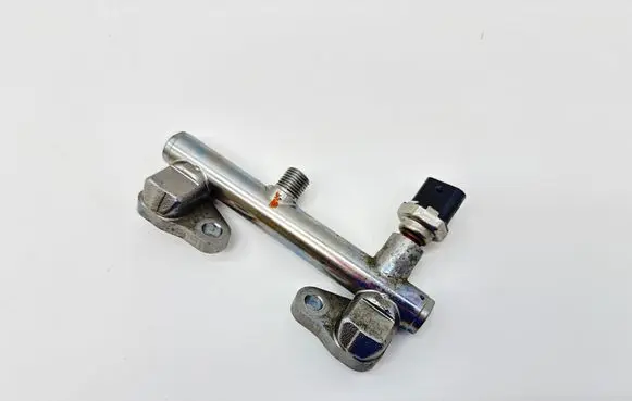 Subaru Outback (BT) Fuel distributor 17522AB07A 9101P15