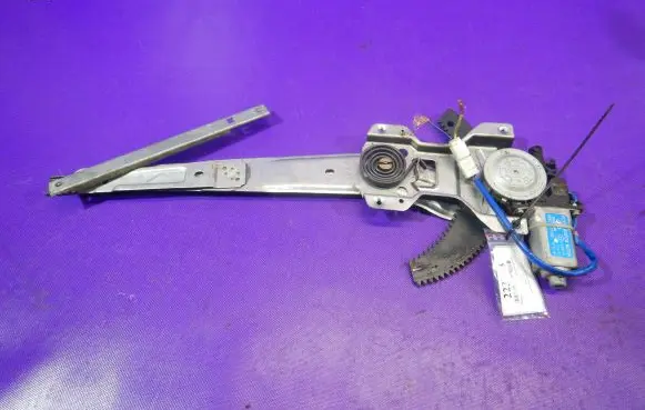 Hyundai Matrix Front door window regulator with motor 9882017100