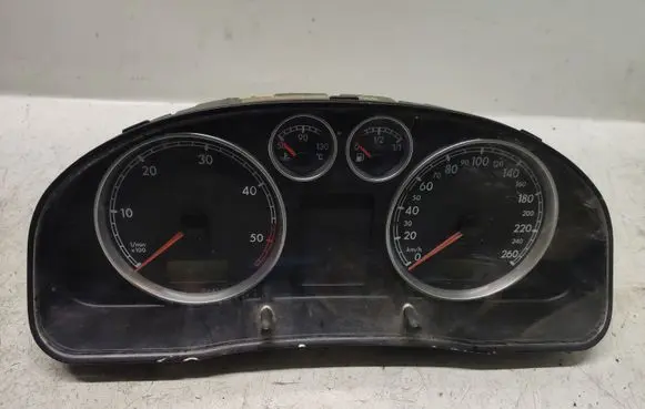 Volkswagen PASSAT B5.5 Speedometer (instrument cluster) 3B0920805A