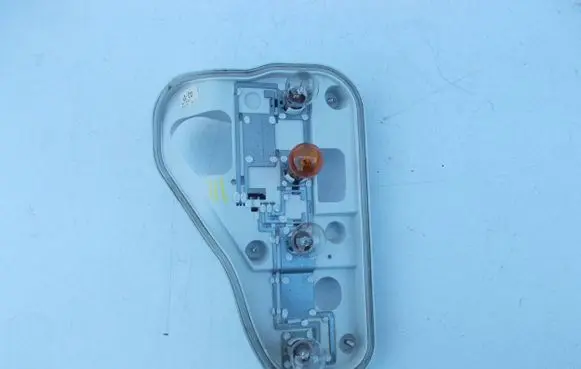 Opel Astra H Tail light bulb cover holder 417045 417041