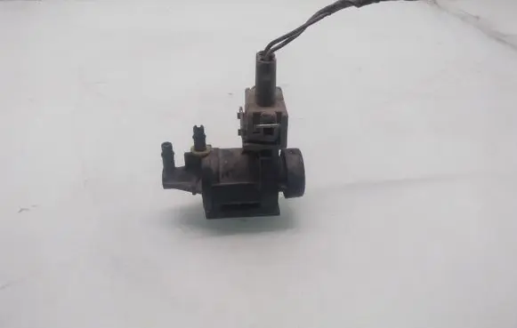 Volkswagen Golf III Turbo solenoid valve 1H0906283