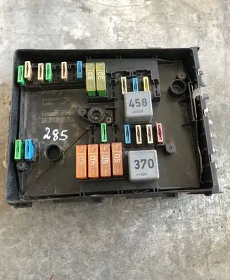 Volkswagen Golf V Fuse module 1K0937125A 01718307