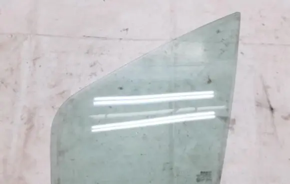 Renault Scenic I Front door vent window glass four-door 