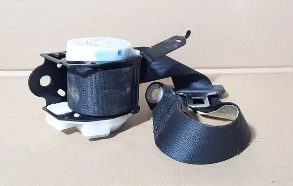 Toyota Avensis T250 Rear seatbelt 7336005101 E11041026 7336005101C0