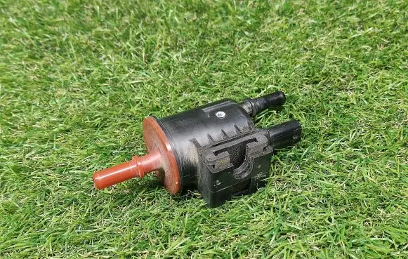 Chevrolet Cruze II Vacuum valve 12632174