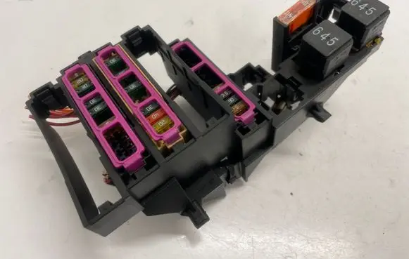 Audi A4 S4 B8 8K Fuse module 3810702IR