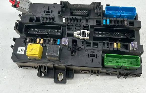 Opel Zafira B Fuse module 13222173 5DK00866933