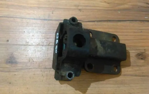 Volkswagen Golf IV Engine mount bracket 14189629