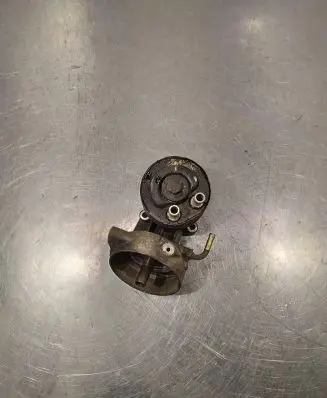 Oil filter mounting bracket