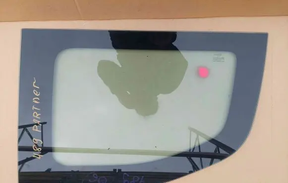 Peugeot Partner Rear side window 43R000015