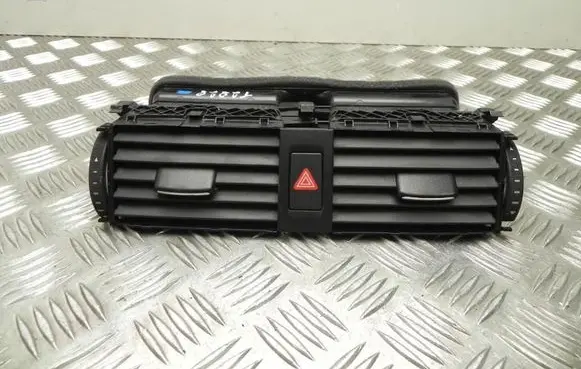Volkswagen Jetta VI Dash center air vent grill 5C6819728