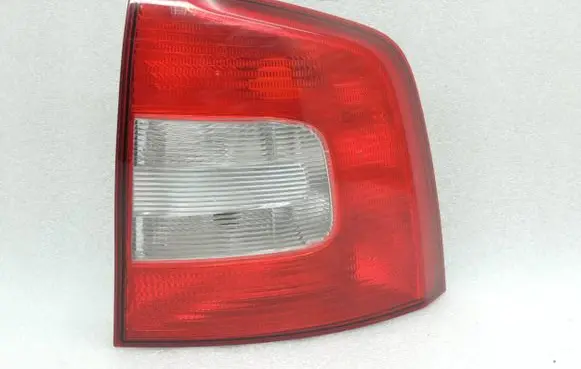 Skoda Octavia Mk2 (1Z) Rear/tail lights 1z9945096a 1Z9945112A