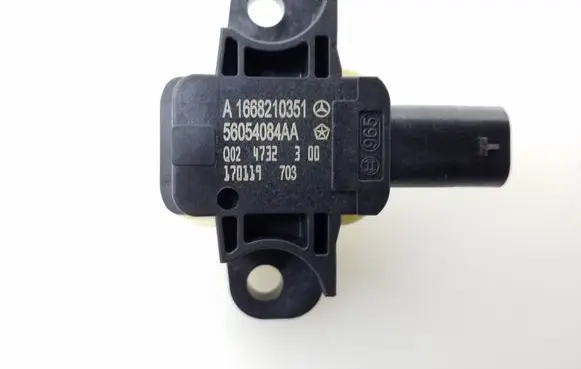 Mercedes-Benz A W176 Airbag deployment crash/impact sensor A1668210351