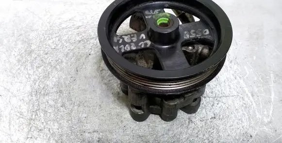 Toyota Corolla Verso E121 Power steering pump 52020