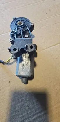 Mercedes-Benz E W211 Seat adjustment motor 0390203277