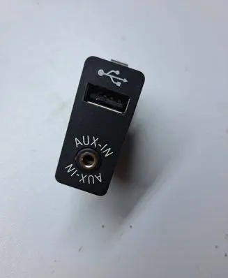 BMW X5 E70 USB socket connector 841092765301