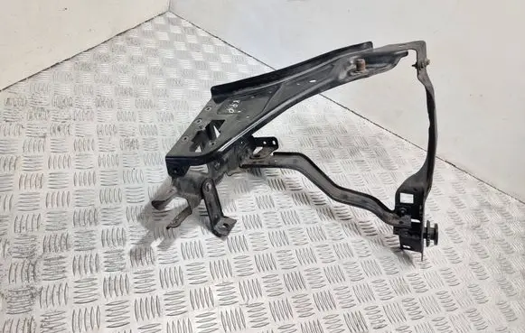 Mercedes-Benz E C207 W207 Headlight/headlamp mounting bracket A2076200372