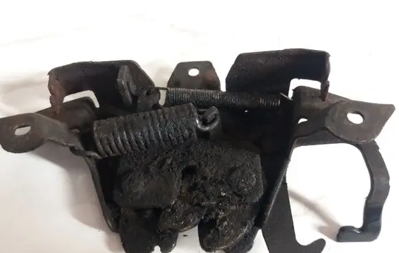Mitsubishi Pajero Sport I Engine bonnet/hood lock/catch