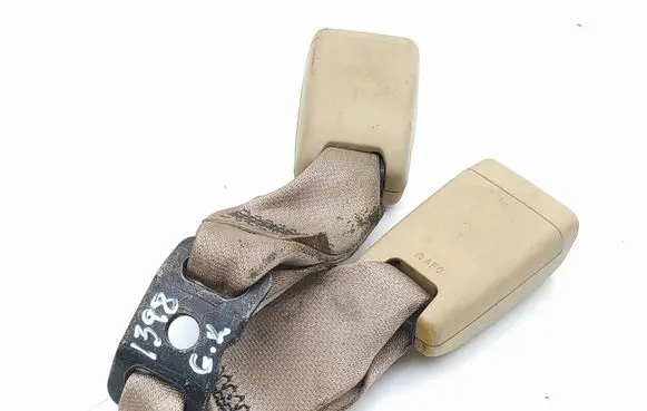 Lexus IS 220D-250-350 Rear seatbelt buckle K6301