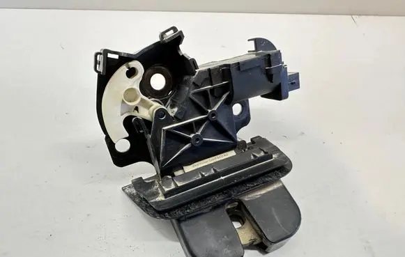 Audi A4 S4 B7 8E 8H Tailgate/trunk/boot lock/catch/latch 8P4827505B